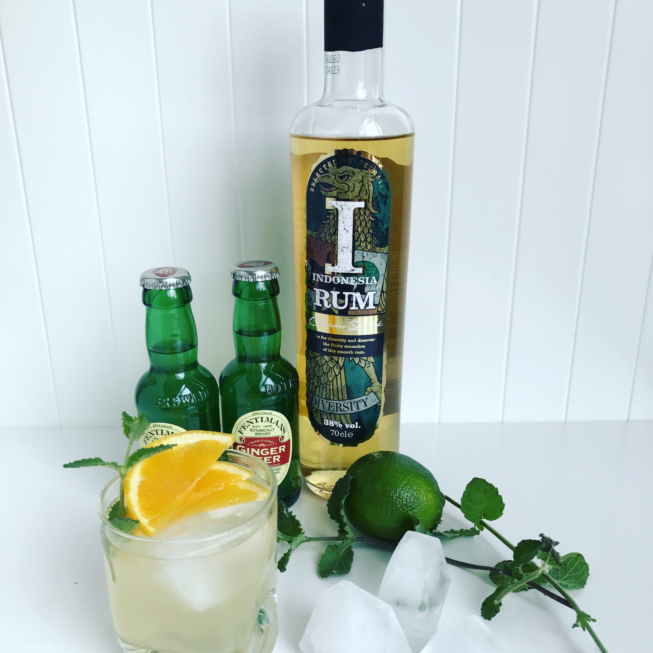 Cocktail met rum en ginger beer
